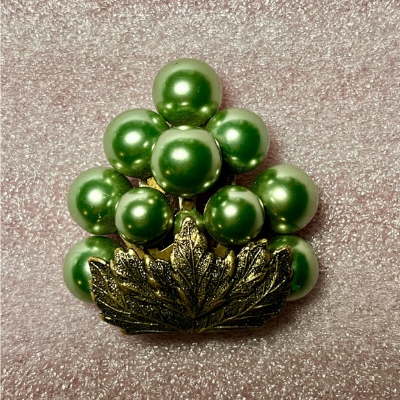 Vintage 1930 Art Deco, Coat or dress Brooch/pin. Cluster green simulated pearls. - Picture 13 of 13